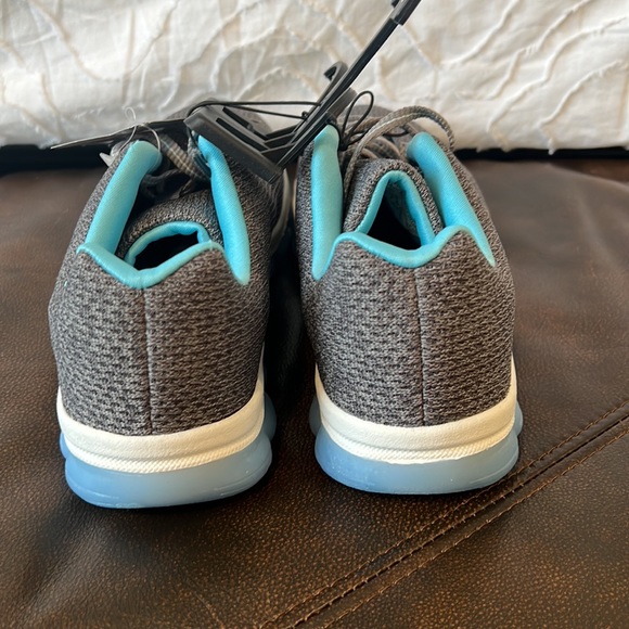 AVIA Sneakers - Picture 4 of 9